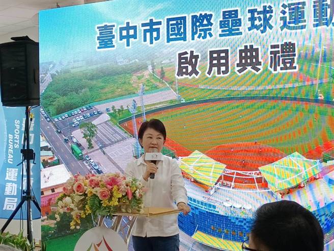 台中月票上路第3天，市长卢秀燕3日受访时表示，今天秩序良好、搭乘较平常踊跃，未来会再持续优化。（陈淑娥摄）