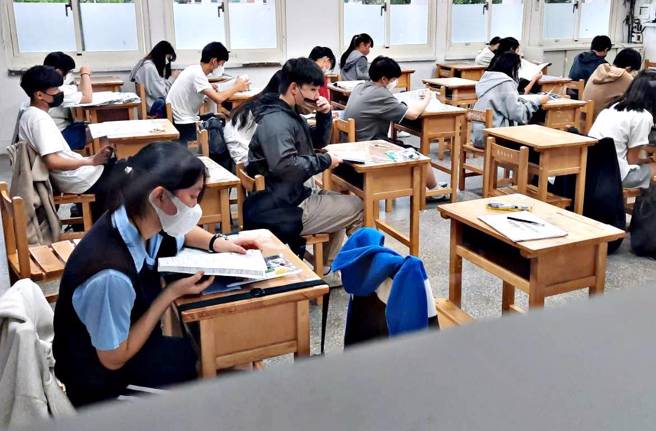 今年分科测验报名人数暴增。（本报资料照片）