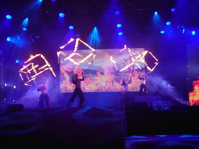 2023年桃園閩南文化節系列活動落幕，壓軸的自製大戲「鬥陣III」匯聚各類型民俗技藝，文化局統計，總計吸引6000人次到場觀賞。（文化局提供／陳夢茹桃園傳真）