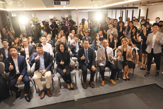全場受邀來賓合影。（圖/碩盛國際不動產）