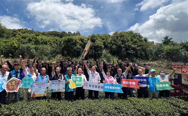 桃园市府辅导青农成立桃园智慧农耕团，针对各项目补助最高达100万元。（吕筱蝉摄）