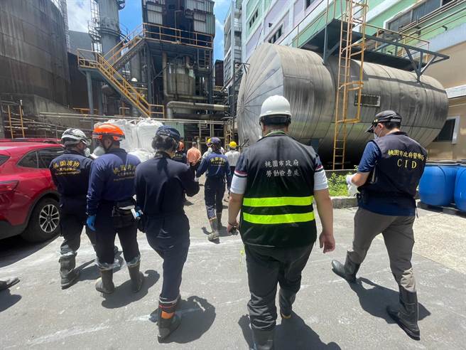 中兴纺织桃园市杨梅化纤厂大火酿2死，桃园市劳检处3日会同火调人员再度现勘，初判起火点为酯聚合厂3楼及4楼，勒令起火栋厂区全面停工。(劳检处提供／蔡依珍桃园传真)
