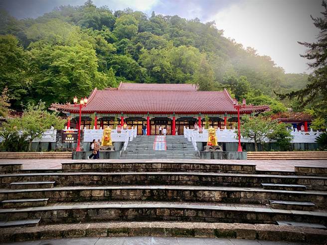 参山国家风景区管理处3日公布7条路线免费接驳，游客可从高铁台中站、台中火车站、彰化火车站、丰原火车站、朝马转运站等运输场站搭乘小客车往返住宿地点。（参山处提供／潘虹恩台中传真）