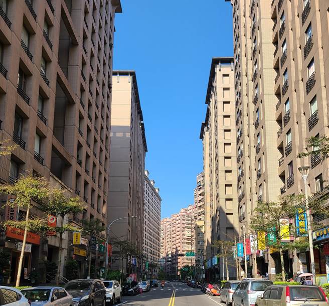 新北市5月成交量减少第一名为汐止区，照片为汐止区福德一路。（示意图；新北市地政局提供）