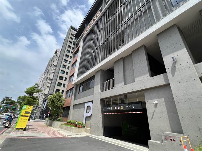 桃园武陵高中地下停车场3日启用，200个汽车停车格即起至7月15日试营运期间免费。（蔡依珍摄）