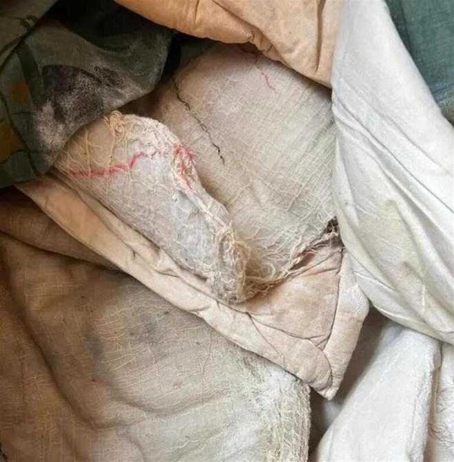 阿婆控看护虐待还偷8百万养老金。（图／翻摄自微博）