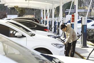 陸新能源汽車產量躍2000萬輛 產銷規模全球第一