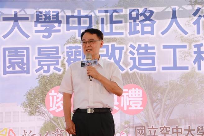  芦洲空大校长陈松柏是促使校园开放与友善人行环境改造工程的主要推手。（陈慰慈摄）