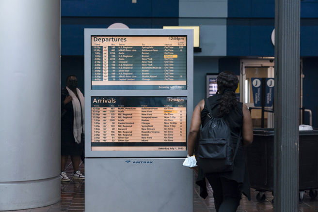 美国发布的旅游警示内容指出，「中华人民共和国政府任意执行当地法律，包括对美国公民和其他国家公民发布出境禁令，且未根据法律执行公平且透明的程序。」(图/ 美联社）