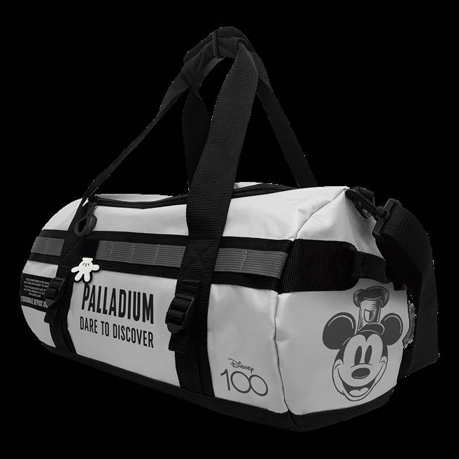 PALLADIUM I 迪士尼100周年系列 - 30L大容量旅行袋，到711消费不限金额可加799元换购，或是集满6点加799元。（PALLADIUM提供／朱世凯台北传真）