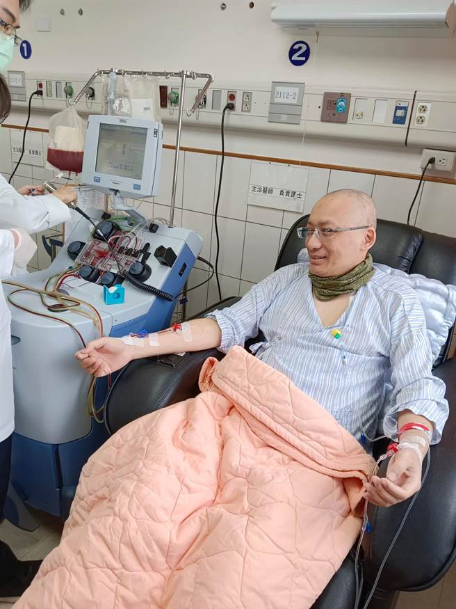 花莲慈济医院影像医学科医师周绍宾5年前罹患罕见淋巴癌併血癌，治疗康復后，今年2月淋巴癌復发，经慈院以最新免疫细胞疗法「CAR-T细胞治疗技术」，终于战胜病魔。（花莲慈济医院提供／罗亦晽花莲传真）