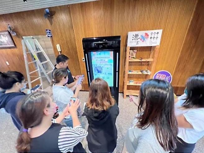 AR拍贴机体验画面 。（茂管处提供／林雅惠高雄传真）