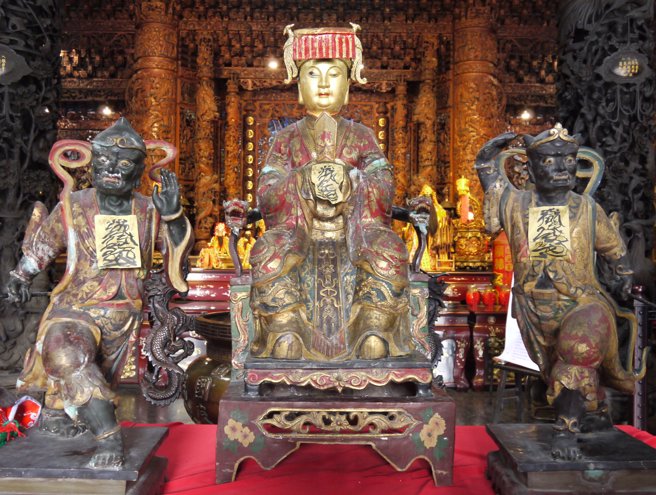 园福海宫获信眾捐赠文革时期流落海外的古董铜制妈祖，神祉已逾百年歷史。（蔡依珍摄 / 中时资料照）