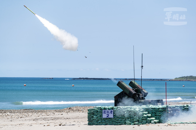 復仇者飛彈車發射刺針飛彈。（軍聞社提供）