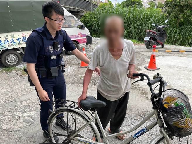 93岁老翁思亲外出迷途警民协助平安返家。（警方提供／吕筱蝉桃园传真）
