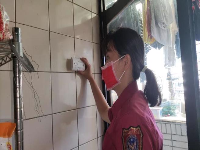 新北市免费补助潜势户每户安装1个（居住地以新北市为限）。（图／新北消防局提供）