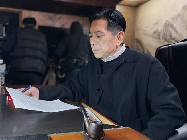 澎湖私廚老闆近日前濫用和高捷的合照打廣告，被發現後仍不刪照，直到高捷發出已和律師聯繫的聲明，才有相關動作。（翻攝自高捷臉書）