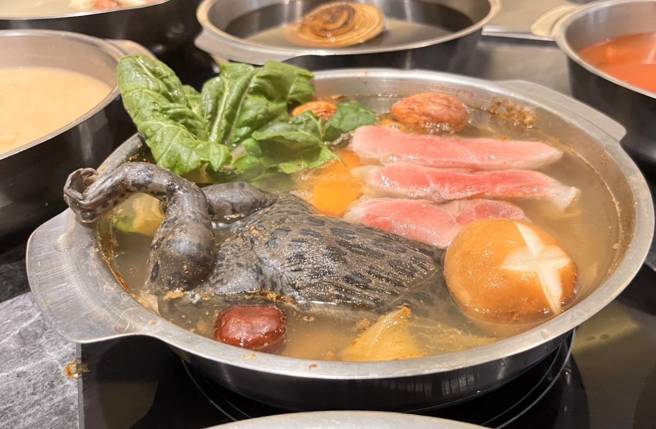 业者透露，「青蛙火锅开卖首日，北部分店全被扫空」。（业者提供）