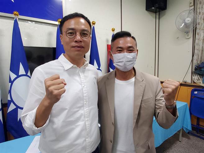 国民党云林县山线立委将提名现任云林县肉品市场副总经理邱良阅（左），海线立委则由现任虎尾镇长丁学忠（右）出战。（周丽兰摄）