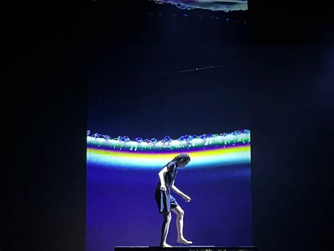 榮獲第2屆桃園科技表演藝術獎競技組首獎田子平的作品《失重計劃III：摺疊震盪》（陳夢茹攝）