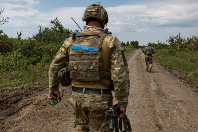 2023年7月2日，乌克兰扎波罗热地区，乌克兰军人反攻照片。（路透社）