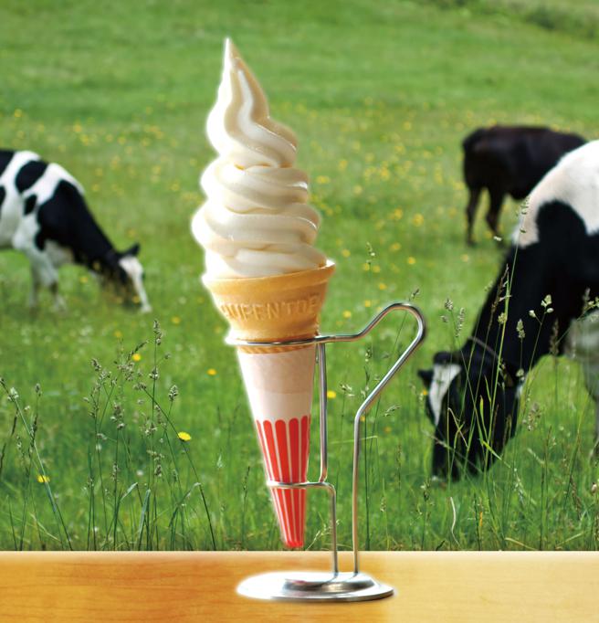 SOGO忠孝館夏日和風祭CREAM DOWA北海道純鮮乳霜淇淋，130元。（SOGO提供）