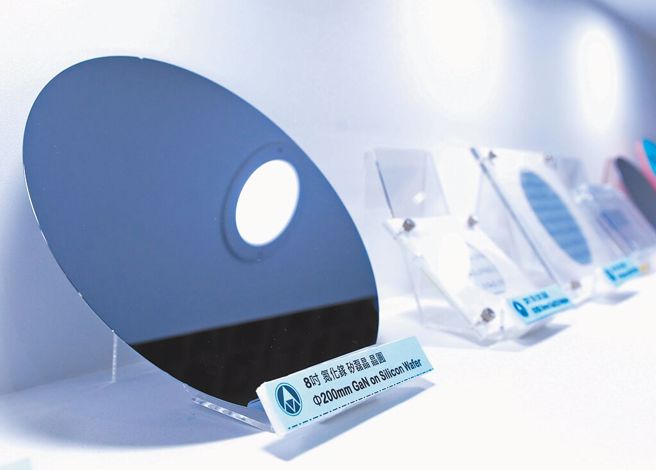 8吋晶圓是我國重要半導體技術，在車用晶片等應用範圍廣。圖為第三類半導體8吋GaN氮化鎵晶圓等產品。（示意圖／資料照）