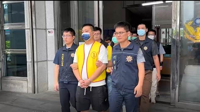 刑事局破獲詐欺集團，逮捕有黑幫背景的劉姓主嫌。（警方提供／胡欣男台北傳真）