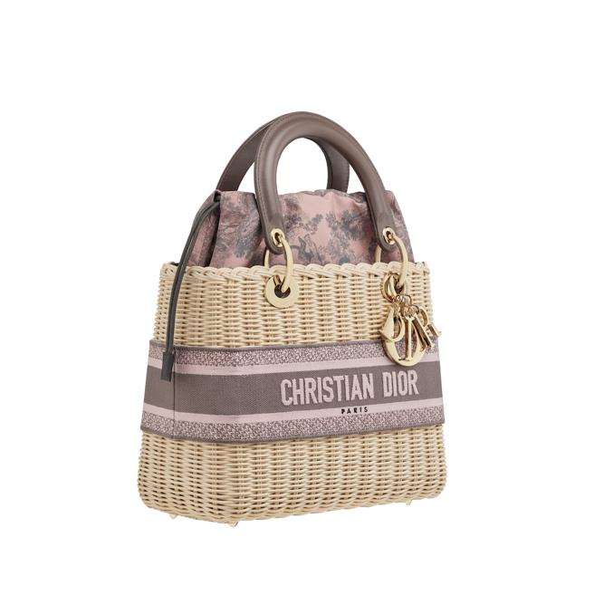 台北101 Dioriviera Lady Dior草编与粉色Toile de Jouy缇花内里中型提包，17万5000元。（台北101提供／吴奕萱台北传真）