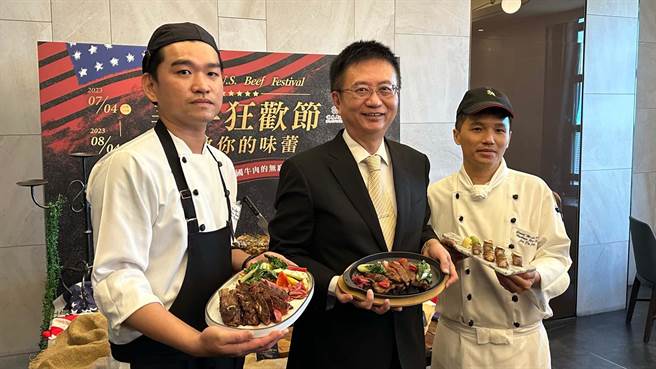 漢來美食7月配合美國國慶的節日氛圍，與美國肉類出口協會攜手合作，自7月4日至8月4日推出「美牛狂歡節」，民眾大啖牛肉料理，還有機會抽到6000元餐飲禮券。（柯宗緯攝）