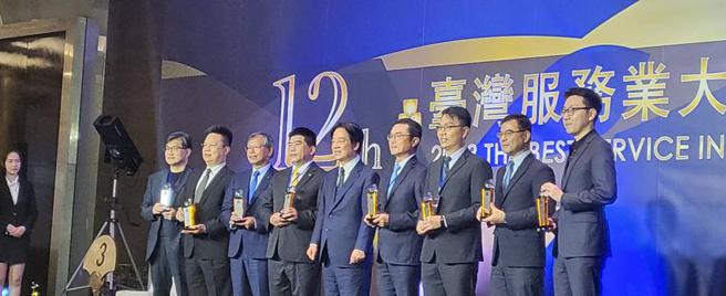 （副總統賴清德副總統今(4)日下午出席「2023台灣服務業大評鑑頒獎典禮。圖／呂雪彗）