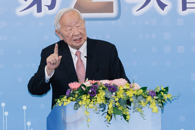 张忠谋4日受邀参加工商协进会第26届第2次会员大会，并以「重新定义『全球化』」为题进行专题演讲。(郭吉铨摄）