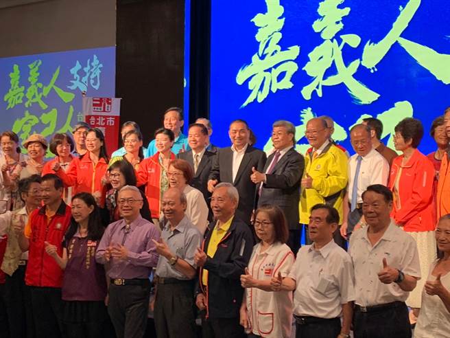 国民党总统参选人侯友宜晚间出席台北市嘉义同乡会侯援会成立大会。（叶德正摄）