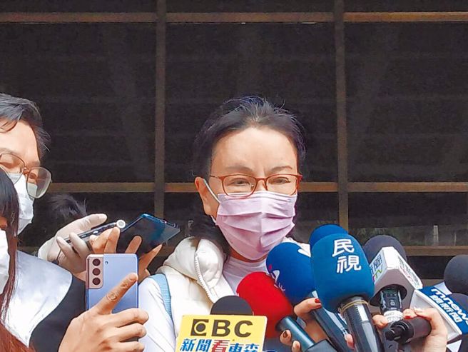 爆前中姐张淑娟与蒋万安父亲传绯闻，名嘴周玉蔻、蔡玉真起诉。(中时资料库)