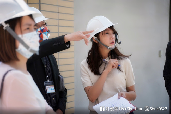 许淑华（右）建议，应提高容积奖励，并在社宅设置回馈机制，以提升都更速度。（图 / 取自许淑华脸书）