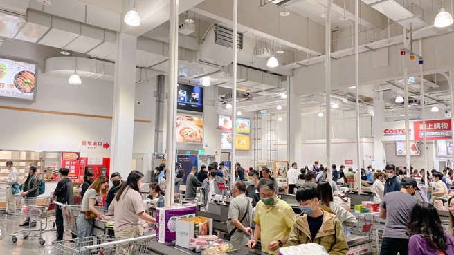 好市多提供各種熟食，讓會員們採購居家用品時不會餓肚子。（示意圖／記者楊雅婷攝影）