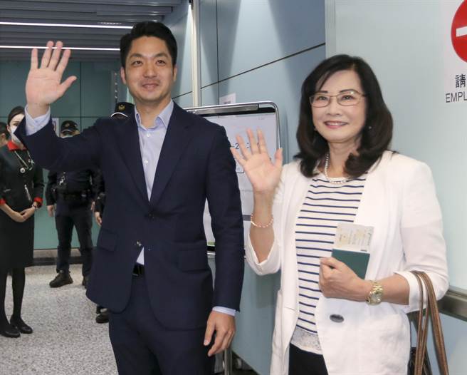 台北市长蒋万安5日启程出访新加坡，这是蒋万后上任后首度出访，他在出关前发表简短谈话表示，新加坡在城市治理方面有很多值得台北市借镜学习，将就交通、都市发展、环境永续及智慧城市等4个面向与新加坡交流。（陈麒全摄）