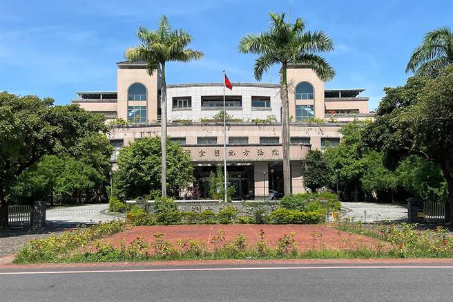 羅東鎮長吳秋齡選前送紅酒，宜蘭地方法院今駁回檢方所提的當選無效之訴。（李忠一攝）