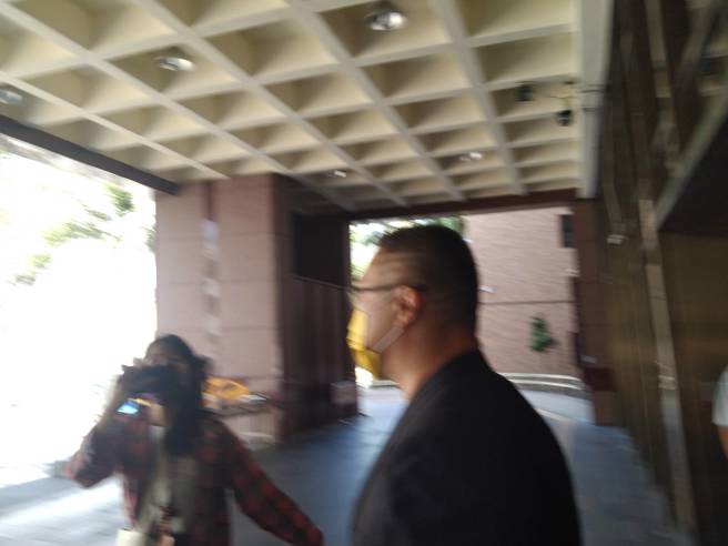 涉强吻锺沛均！朱学恒「被告身分」首度现身北检应讯。(陈志贤摄)