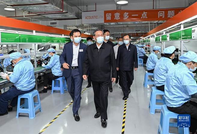 大陆多省上调最低工资标准，上海2690元续居榜首。（示意图／新华社）