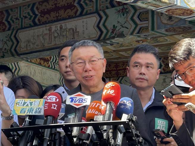 民眾党总统参选人柯文哲今出席指南宫孚佑帝君成道1143周年三献大典，会后受访。（陈薏云摄）