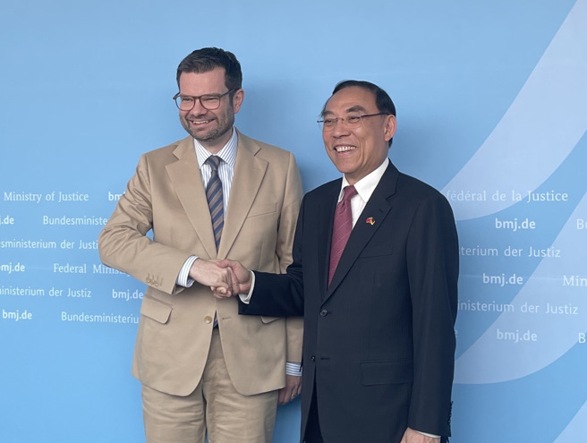 德國司法部長布希曼今在柏林會晤法務部長蔡清祥，是德國司法部與台灣法務部首長的首次見面。（圖/中央社）