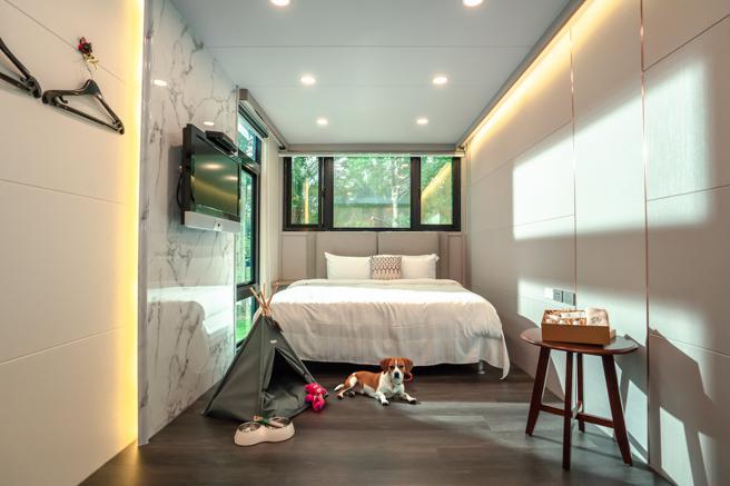 「Go帝宝」每座独立小屋内约有10坪大。（日晖国际渡假村提供）