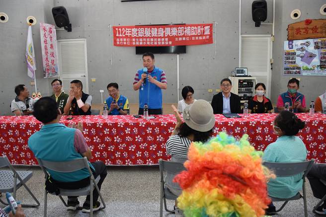 苗栗县第6座银髮健身俱乐部落脚在后龙镇水尾社区，苗栗县长锺东锦5日主持启用。（谢明俊摄）