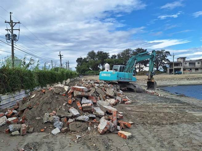 雲林檢警嚴查廢土傾倒，3天抓3案起出800餘公噸廢土。（台西警分局提供／張朝欣雲林傳真）