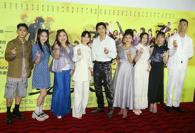 《地狱里长》演员群合照，该剧还未上檔就卷入不少是非。（粘耿豪摄）