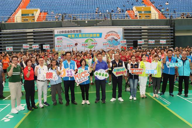 苗栗县长锺东锦等人到场为选加油打气。（苗栗县政府提供／李京升苗栗传真）