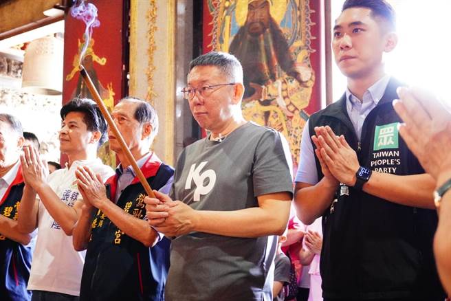 民眾党前立委蔡壁如透露，柯文哲跟国民党主席朱立伦有通过电话。柯文哲今疑惑称「我跟他通过电话？」、「不是我吧，不是我吧」。（蔡雯如摄）