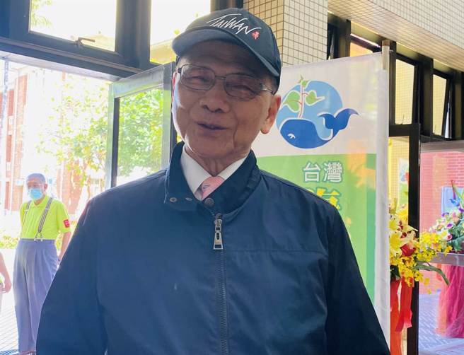 針對總統大選如四腳督，民進黨可能躺著選？游錫堃笑談，沒有誰一定穩。（曹婷婷攝）