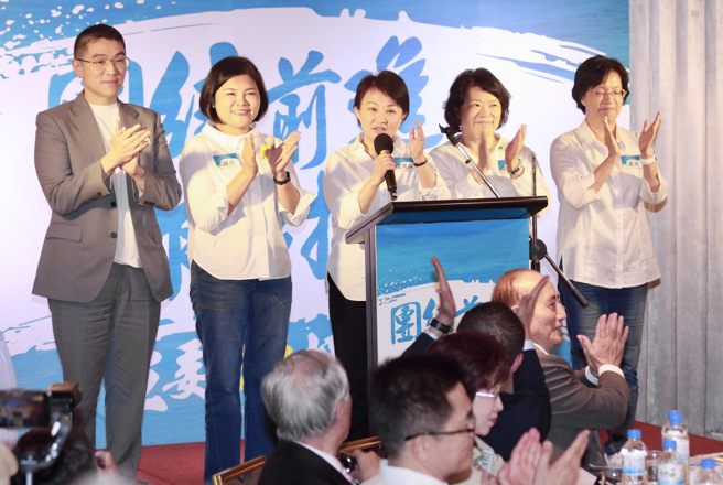 今（5）日立法院前院長王金平為國民黨總統參選人侯友宜成立「團結前進作伙拚 立委侯援會」，台中市長盧秀燕、嘉義市長黃敏惠、彰化縣長王惠美、雲林縣長張麗善、基隆市長謝國樑都到場表達支持。（侯友宜競辦提供）